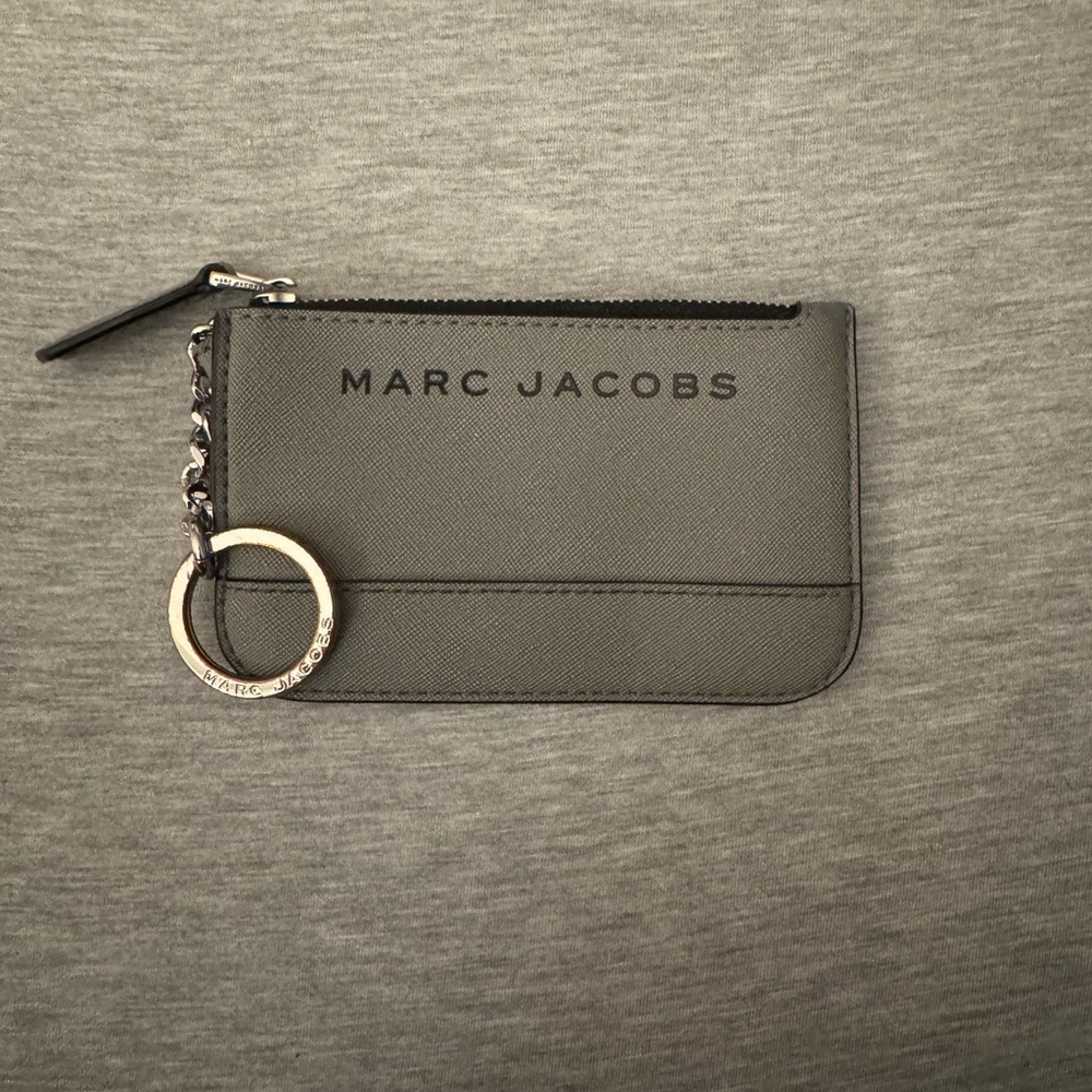 Marc Jacobs Gray Wallet Sleek Minimalist Design